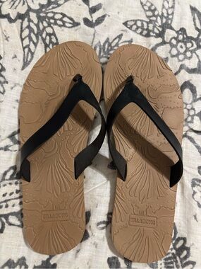 Billabong Tan Footbed with Black Straps Flip Flops